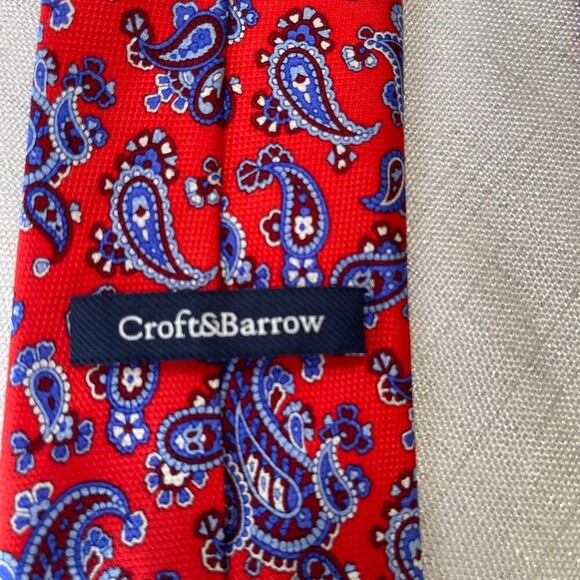 Croft&Barrow Paisley silk Tie. Red - Picture 3 of 8